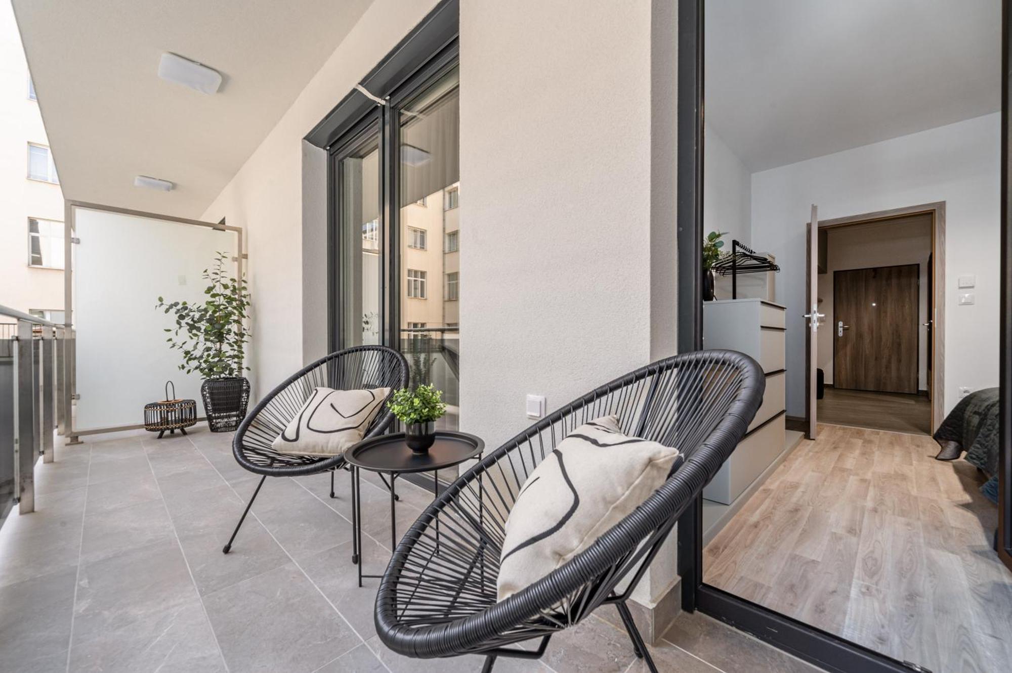 Condo With Balcony @ Downtown Budapest Exterior photo