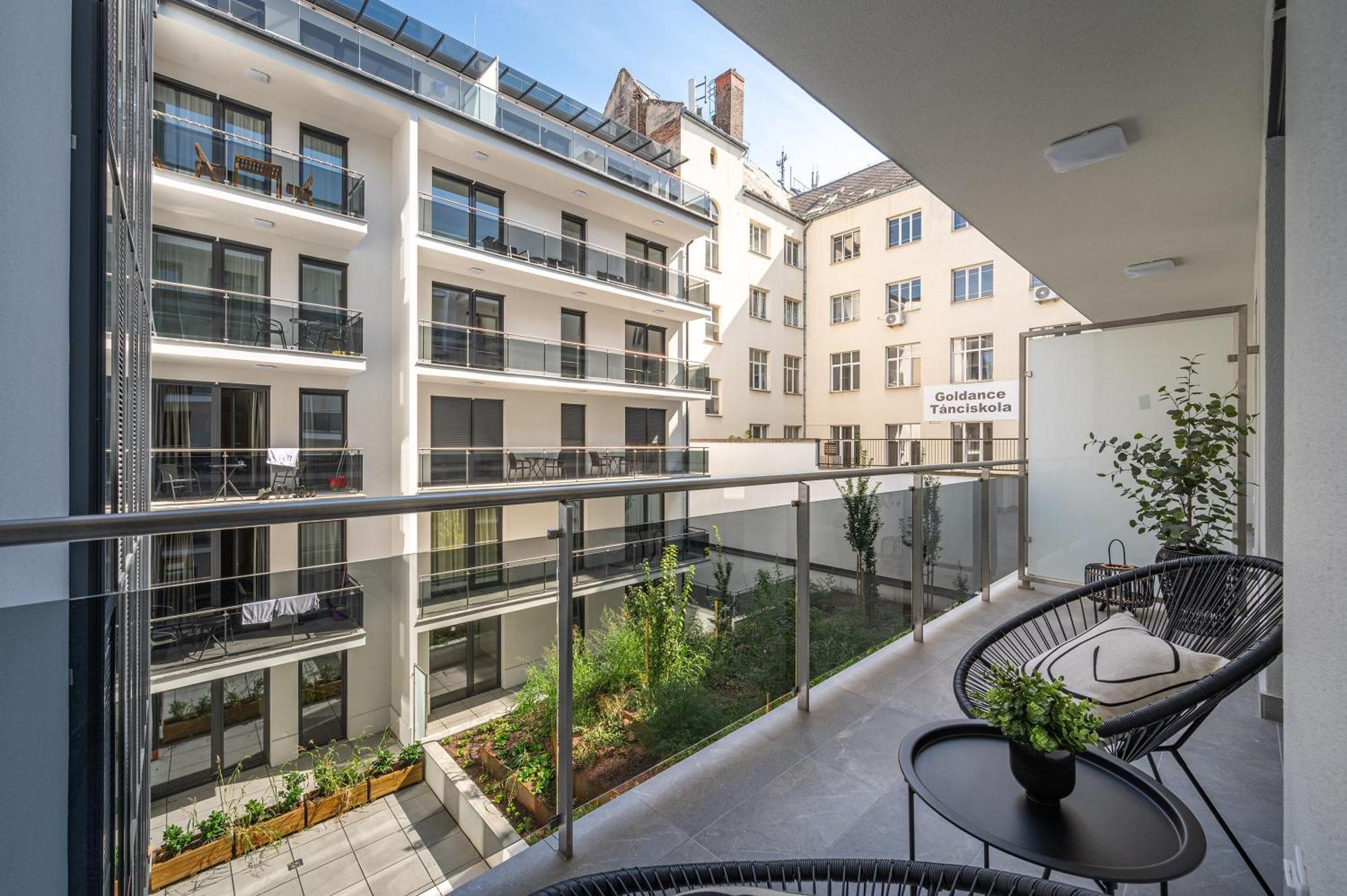 Condo With Balcony @ Downtown Budapest Exterior photo